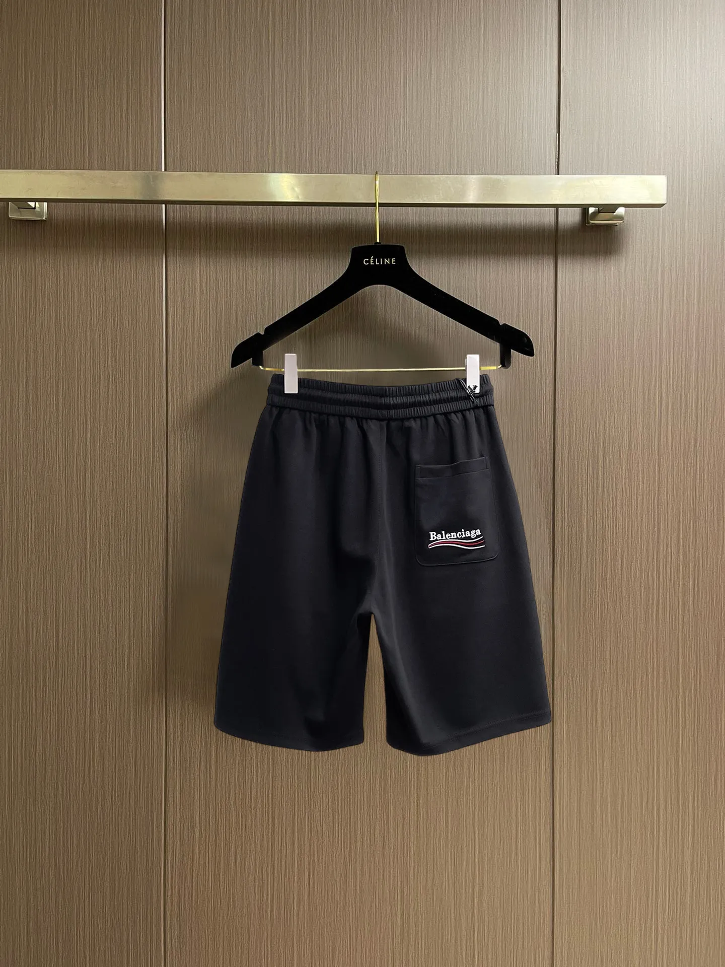 Balenciaga's three-standard complete 2026 summer New Arrival men's casual shorts, advanced custom-made Breathable fabric, Breathable fabric, extremely stretchy and comfortable, impeccable details, top-grade accessories, original logo design concept, delicate and soft feel! The upper body fit is awesome! Size: M-XXXL Please state your height and weight when ordering